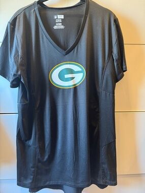 Green Bay Packers Women’s Black V-Neck Short Sleeve Tee